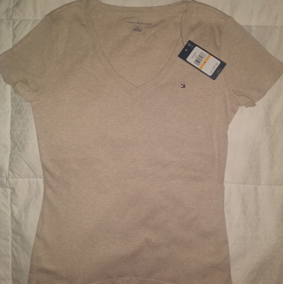 NWT🚩 Tommy Hilfiger Classic V Neck T-shirt Women's Size S - Picture 1 of 3